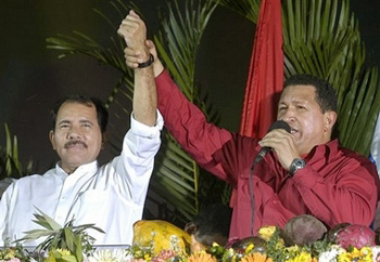 Daniel Ortega et Hugo Chavez © www.traditioninaction.org