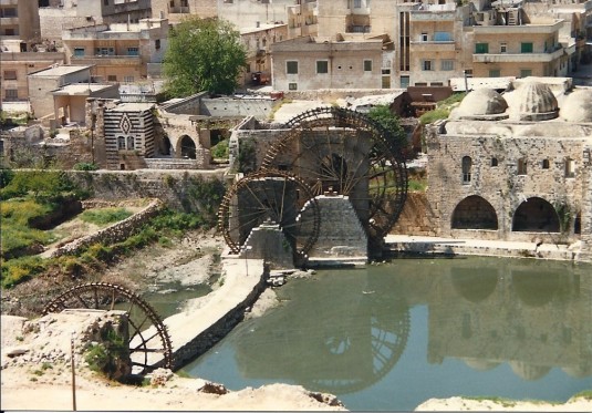 Hama 1990. Les belles Nourias et l'eau qu'elles transportent depuis des siècles (c) Yasmina Tippenhauer