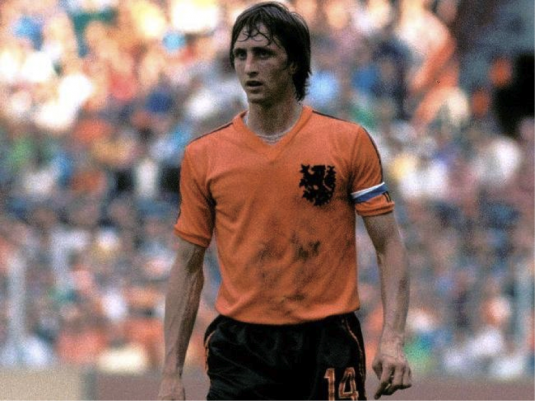 Johan Cruyff, Ballon d'Or à trois reprises et digne représentant du Totalvoetbal (sport24.figaro.com)